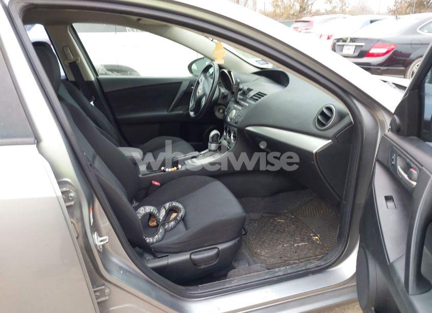 Photo 5 of 2010 Mazda Mazda3 I TOURING (VIN JM1BL1SF1A1216166)