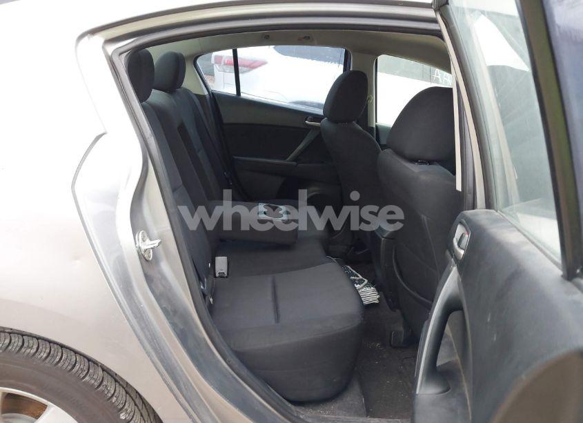 Photo 8 of 2010 Mazda Mazda3 I TOURING (VIN JM1BL1SF1A1216166)