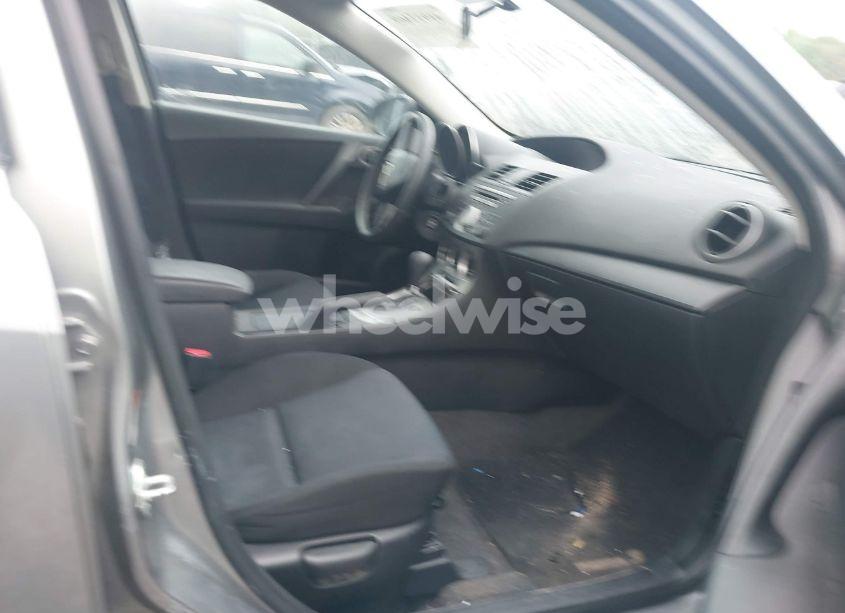 Photo 5 of 2010 Mazda Mazda3 I SPORT (VIN JM1BL1SF1A1257607)