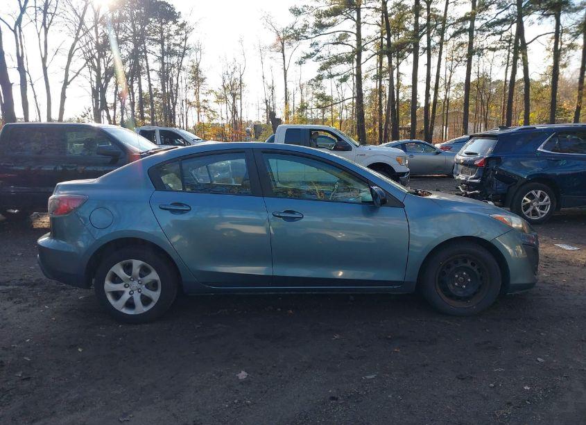 Photo 13 of 2010 Mazda Mazda3 I SPORT (VIN JM1BL1SF1A1265920)