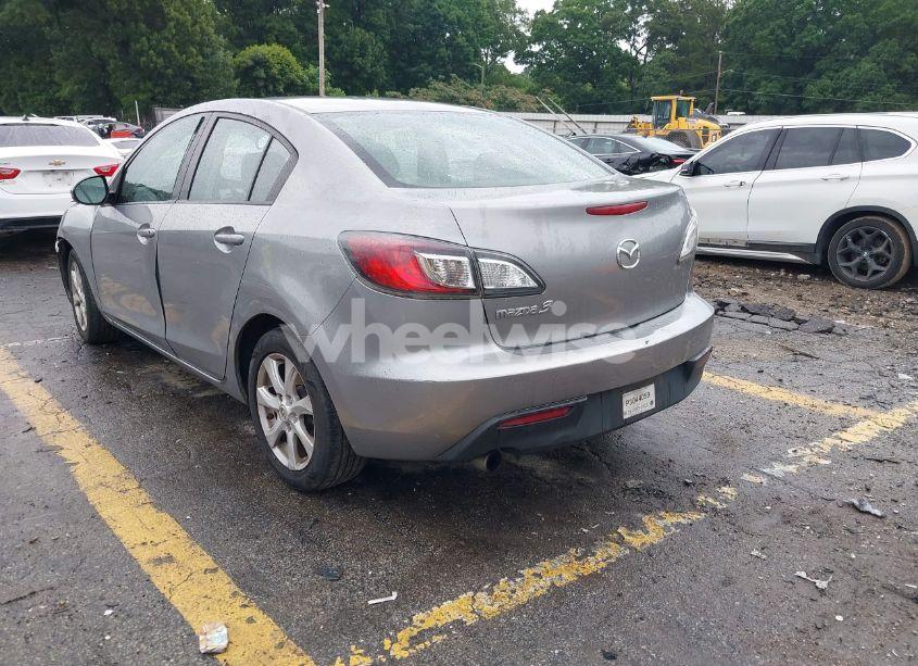 Photo 3 of 2010 Mazda Mazda3 I TOURING (VIN JM1BL1SF2A1131594)