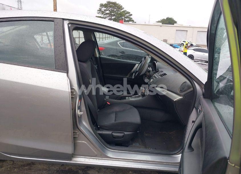 Photo 5 of 2010 Mazda Mazda3 I TOURING (VIN JM1BL1SF2A1131594)