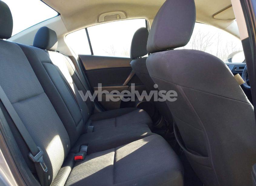 Photo 8 of 2010 Mazda Mazda3 I TOURING (VIN JM1BL1SF2A1132096)