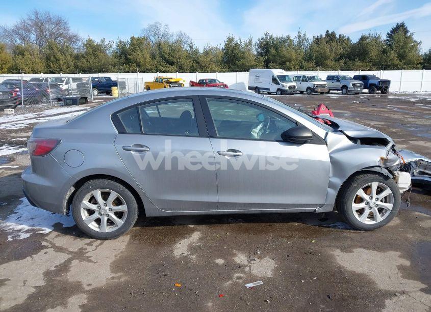 Photo 13 of 2010 Mazda Mazda3 I TOURING (VIN JM1BL1SF2A1139128)