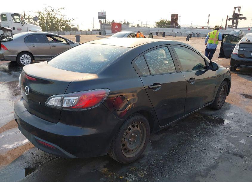 Photo 4 of 2010 Mazda Mazda3 I SPORT (VIN JM1BL1SF2A1202762)