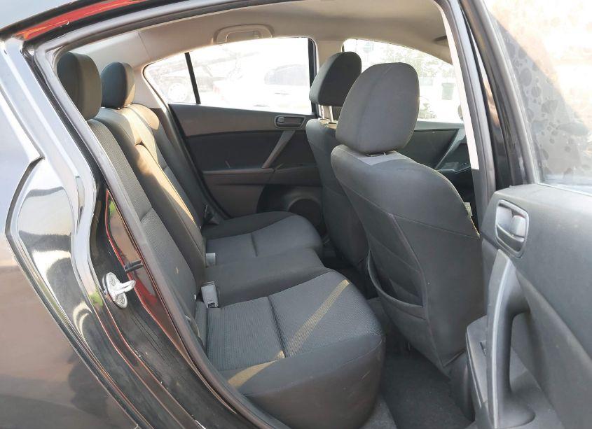 Photo 8 of 2010 Mazda Mazda3 I SPORT (VIN JM1BL1SF2A1202762)