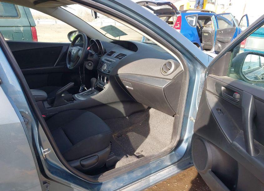 Photo 5 of 2010 Mazda Mazda3 I SPORT (VIN JM1BL1SF2A1279020)