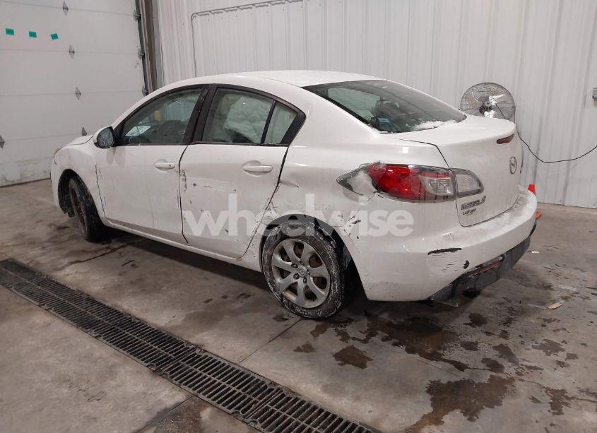 Photo 3 of 2010 Mazda Mazda3 I SPORT (VIN JM1BL1SF2A1298490)