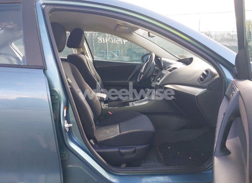 Photo 5 of 2010 Mazda Mazda3 I TOURING (VIN JM1BL1SF2A1332167)