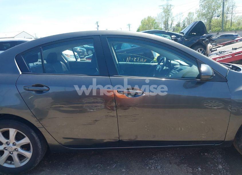 Photo 13 of 2010 Mazda Mazda3 I TOURING (VIN JM1BL1SF2A1337093)