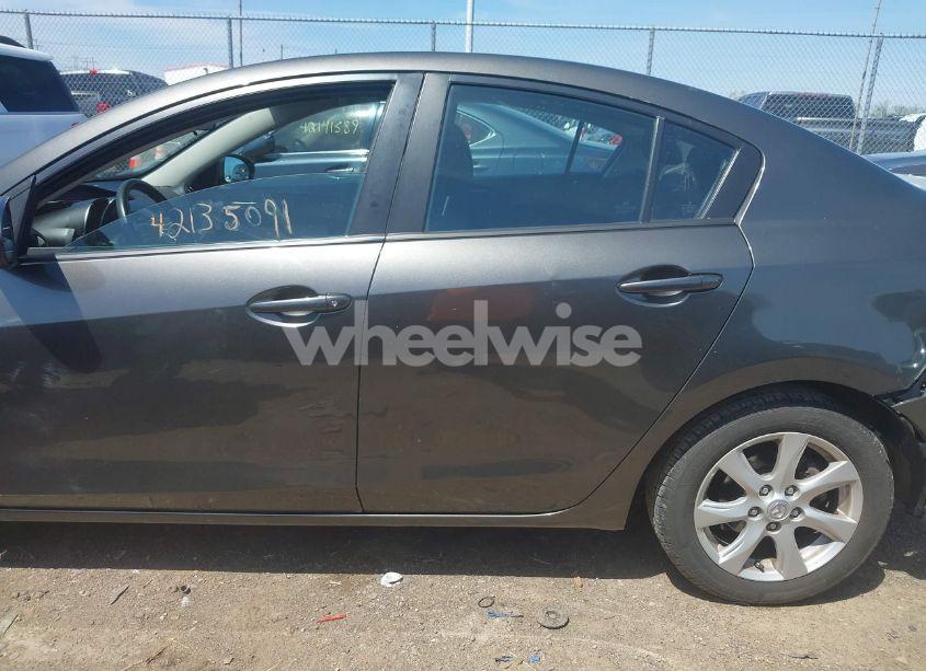 Photo 14 of 2010 Mazda Mazda3 I TOURING (VIN JM1BL1SF2A1337093)