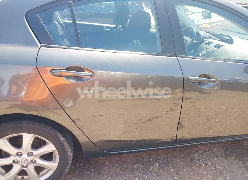 Photo 18 of 2010 Mazda Mazda3 I TOURING (VIN JM1BL1SF2A1337093)