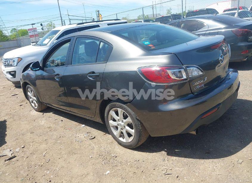 Photo 3 of 2010 Mazda Mazda3 I TOURING (VIN JM1BL1SF2A1337093)