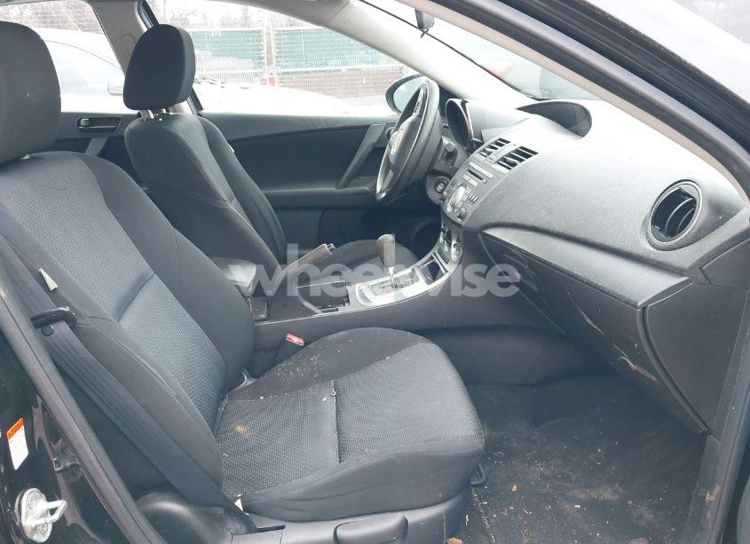 Photo 5 of 2010 Mazda Mazda3 N/A (VIN JM1BL1SF3A1132544)