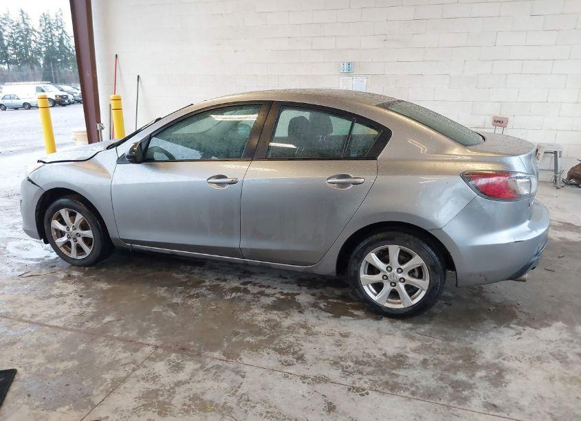 Photo 14 of 2010 Mazda Mazda3 I TOURING (VIN JM1BL1SF3A1140434)