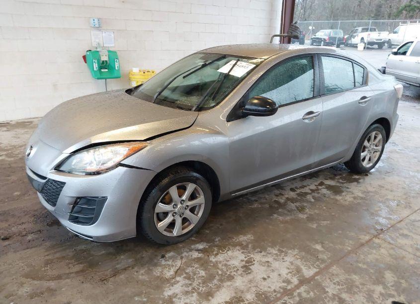 Photo 2 of 2010 Mazda Mazda3 I TOURING (VIN JM1BL1SF3A1140434)