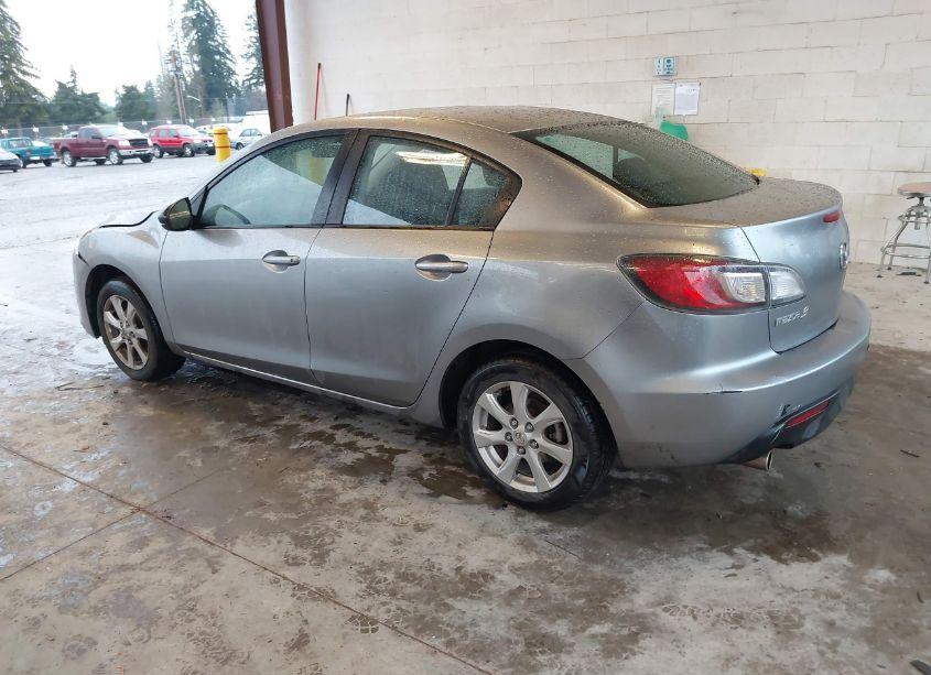 Photo 3 of 2010 Mazda Mazda3 I TOURING (VIN JM1BL1SF3A1140434)