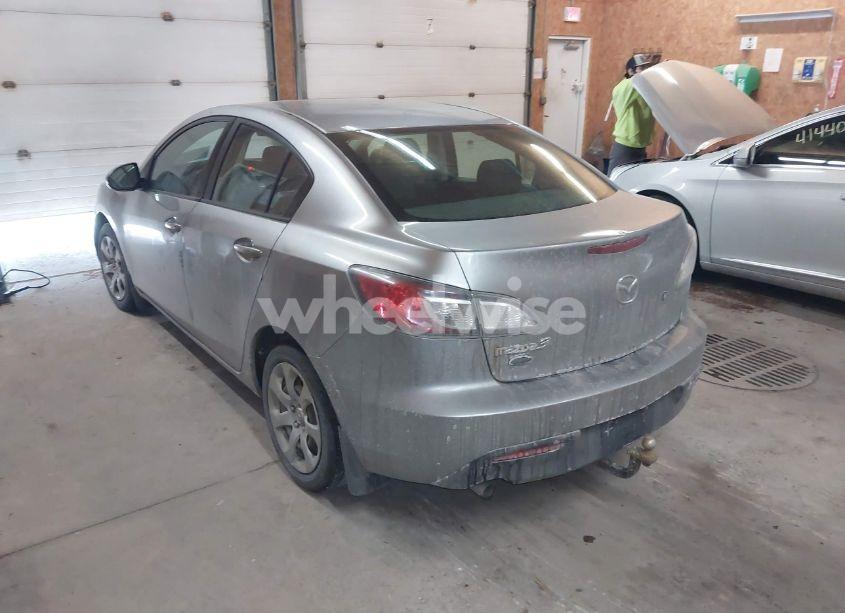 Photo 3 of 2010 Mazda Mazda3 I SPORT (VIN JM1BL1SF3A1326927)