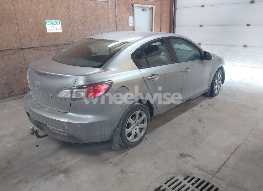 Photo 4 of 2010 Mazda Mazda3 I SPORT (VIN JM1BL1SF3A1326927)