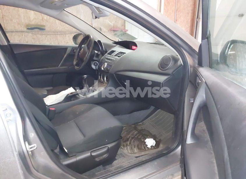 Photo 5 of 2010 Mazda Mazda3 I SPORT (VIN JM1BL1SF3A1326927)