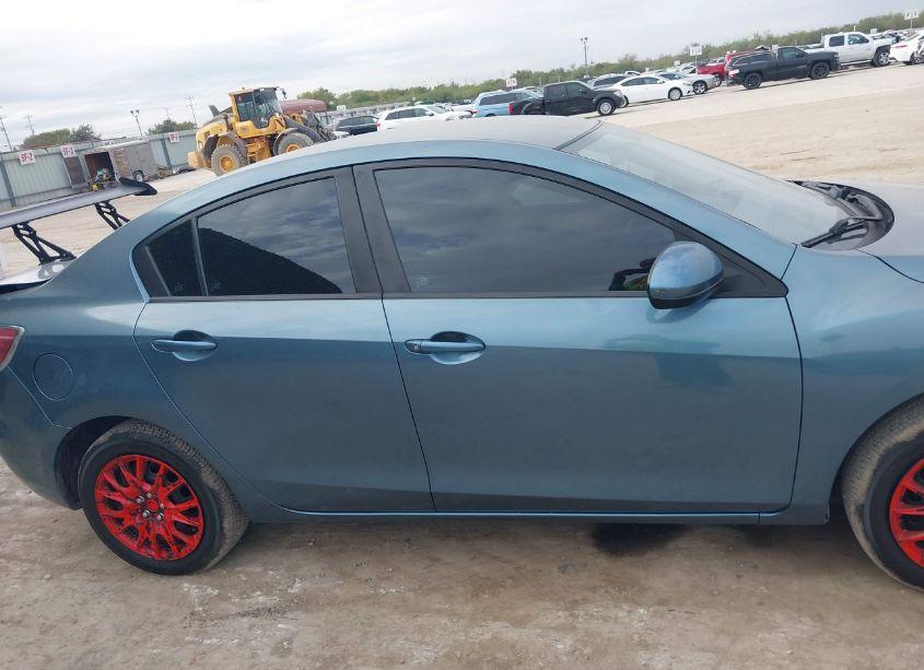 Photo 13 of 2010 Mazda Mazda3 I SPORT (VIN JM1BL1SF4A1157484)