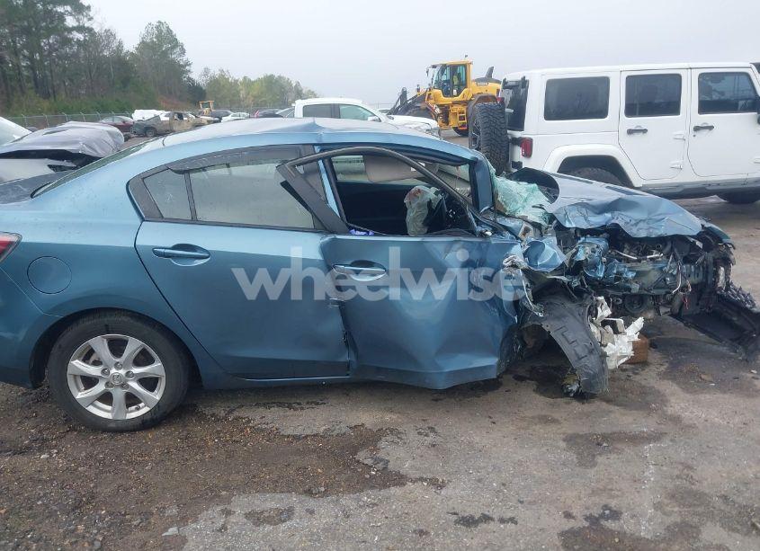 Photo 13 of 2010 Mazda Mazda3 I TOURING (VIN JM1BL1SF4A1292769)