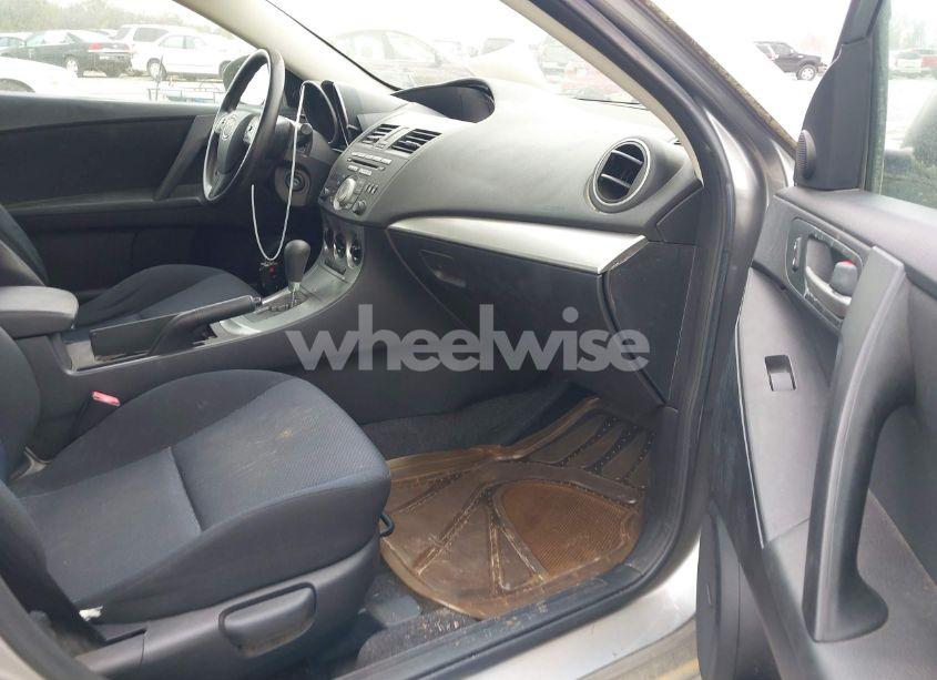 Photo 5 of 2010 Mazda Mazda3 I TOURING (VIN JM1BL1SF4A1318156)