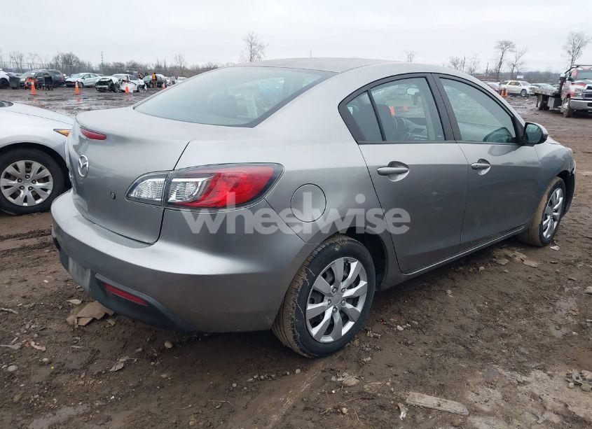 Photo 4 of 2010 Mazda Mazda3 I SPORT (VIN JM1BL1SF5A1270084)