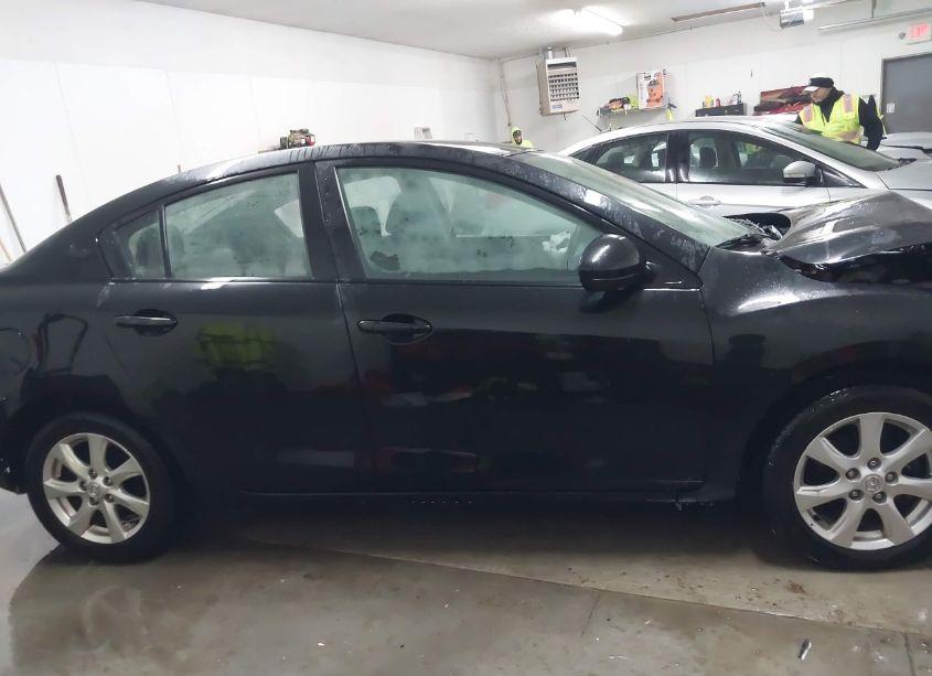 Photo 14 of 2010 Mazda Mazda3 I TOURING (VIN JM1BL1SF5A1323205)