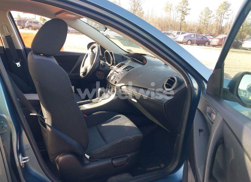 Photo 5 of 2010 Mazda Mazda3 I SPORT (VIN JM1BL1SF6A1202179)