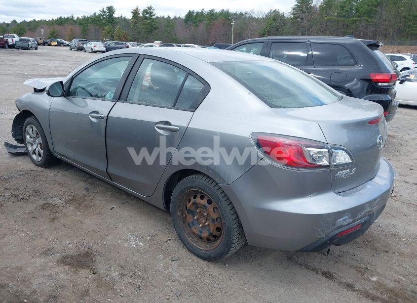 Photo 3 of 2010 Mazda Mazda3 I SPORT (VIN JM1BL1SF7A1322587)