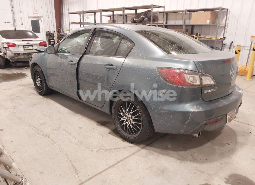 Photo 3 of 2010 Mazda Mazda3 I SPORT (VIN JM1BL1SF8A1158024)