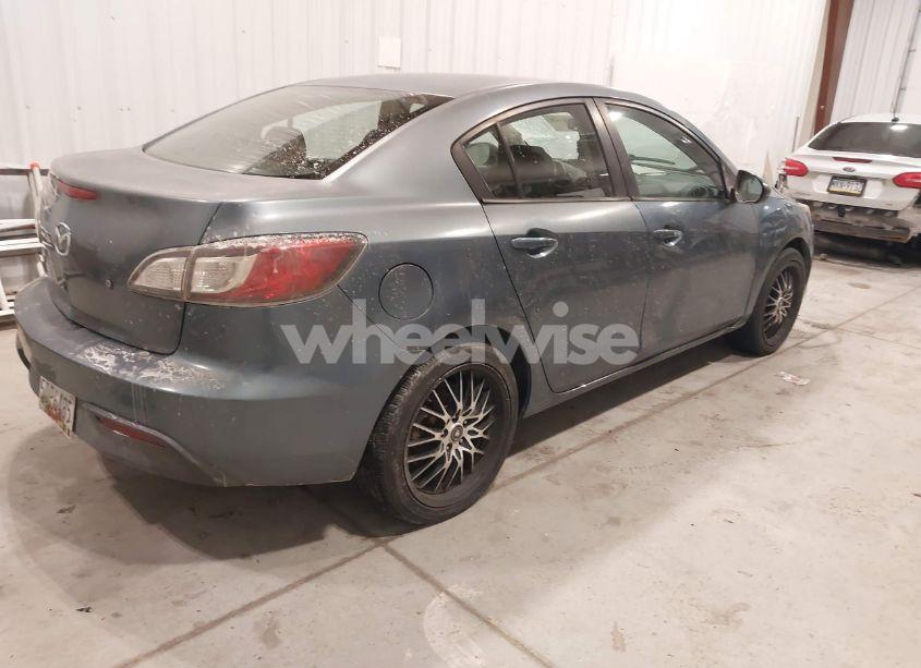 Photo 4 of 2010 Mazda Mazda3 I SPORT (VIN JM1BL1SF8A1158024)