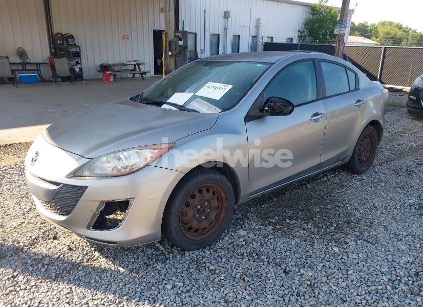 Photo 2 of 2010 Mazda Mazda3 I SPORT (VIN JM1BL1SF9A1219140)