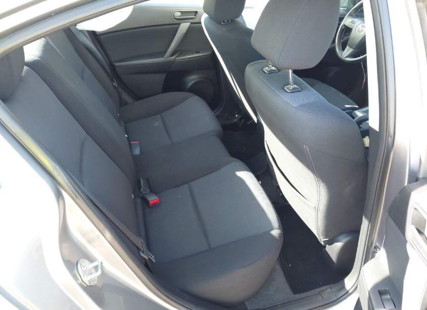 Photo 8 of 2010 Mazda Mazda3 I SPORT (VIN JM1BL1SF9A1306293)