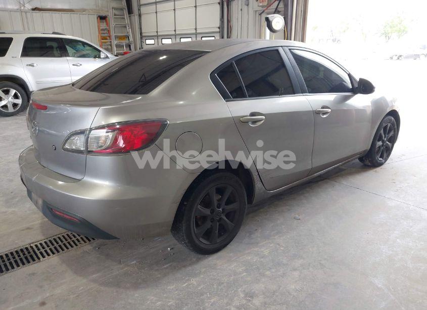 Photo 4 of 2010 Mazda Mazda3 I TOURING (VIN JM1BL1SFXA1208518)