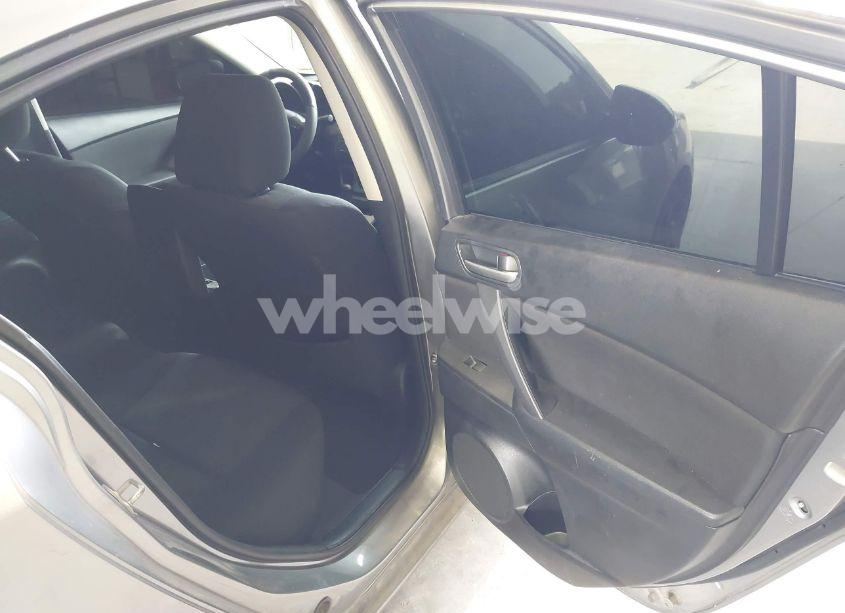 Photo 8 of 2010 Mazda Mazda3 I TOURING (VIN JM1BL1SFXA1208518)