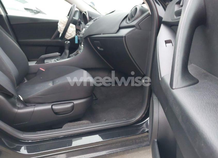 Photo 5 of 2010 Mazda Mazda3 I SPORT (VIN JM1BL1SFXA1223942)