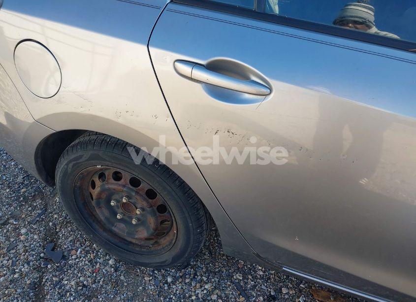 Photo 14 of 2010 Mazda Mazda3 I SPORT (VIN JM1BL1SFXA1320154)