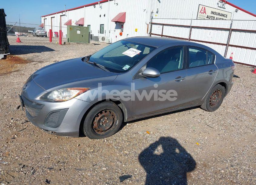 Photo 2 of 2010 Mazda Mazda3 I SPORT (VIN JM1BL1SFXA1320154)