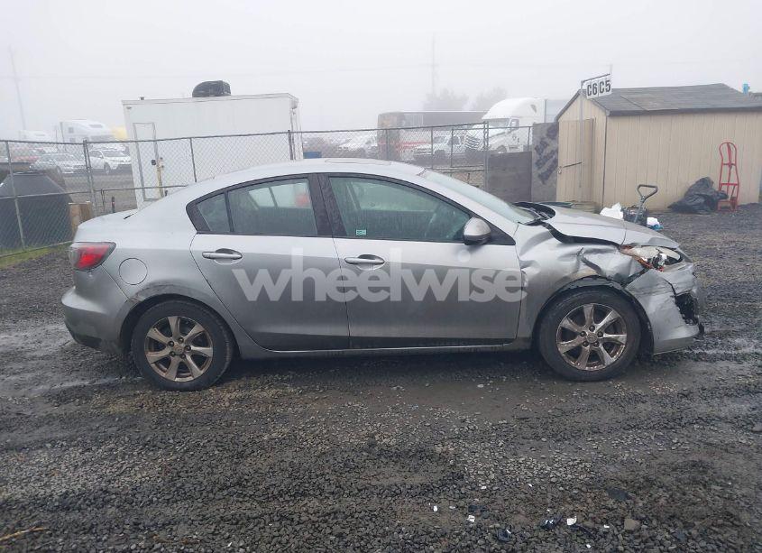 Photo 13 of 2010 Mazda Mazda3 I TOURING (VIN JM1BL1SG0A1224493)