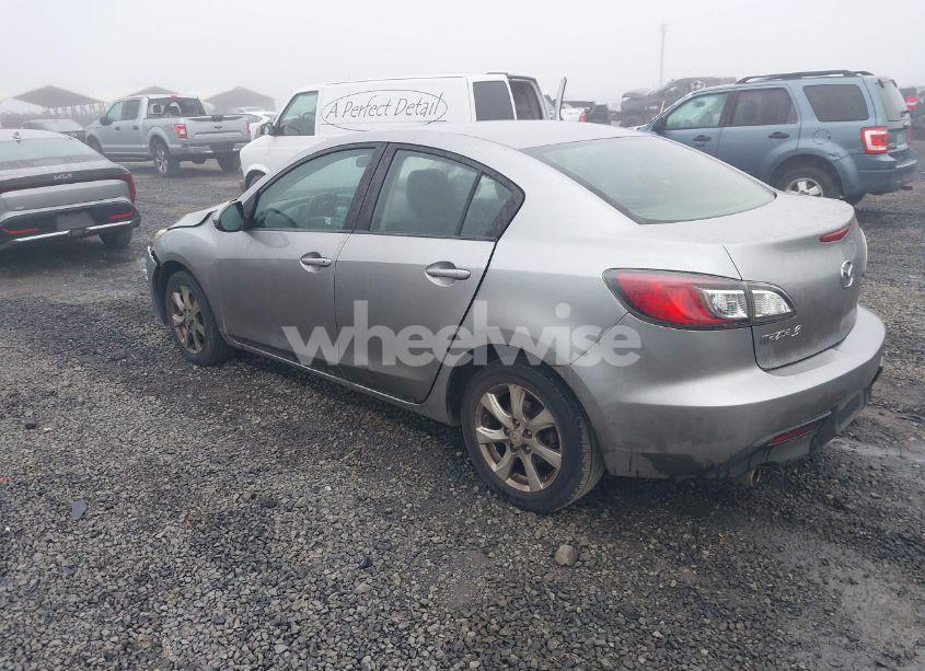 Photo 3 of 2010 Mazda Mazda3 I TOURING (VIN JM1BL1SG0A1224493)