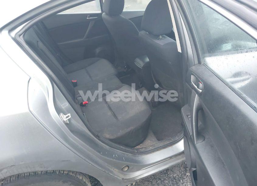 Photo 8 of 2010 Mazda Mazda3 I TOURING (VIN JM1BL1SG0A1224493)