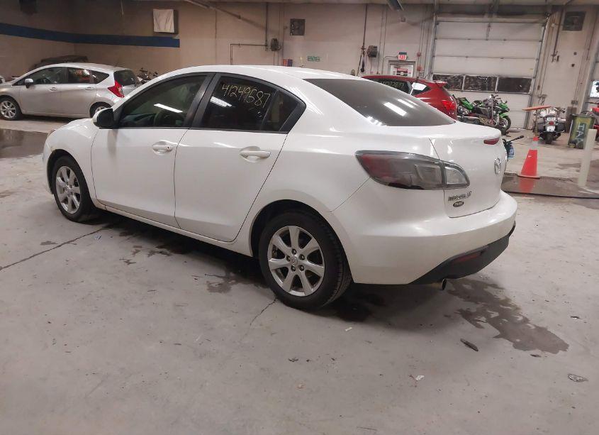 Photo 3 of 2010 Mazda Mazda3 I TOURING (VIN JM1BL1SG1A1174932)