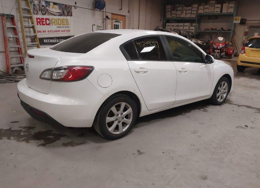 Photo 4 of 2010 Mazda Mazda3 I TOURING (VIN JM1BL1SG1A1174932)