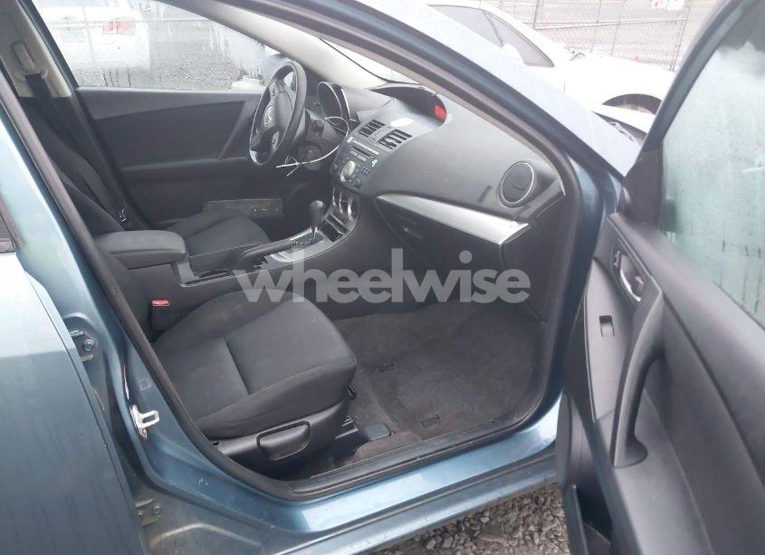 Photo 5 of 2010 Mazda Mazda3 I TOURING (VIN JM1BL1SG1A1209937)
