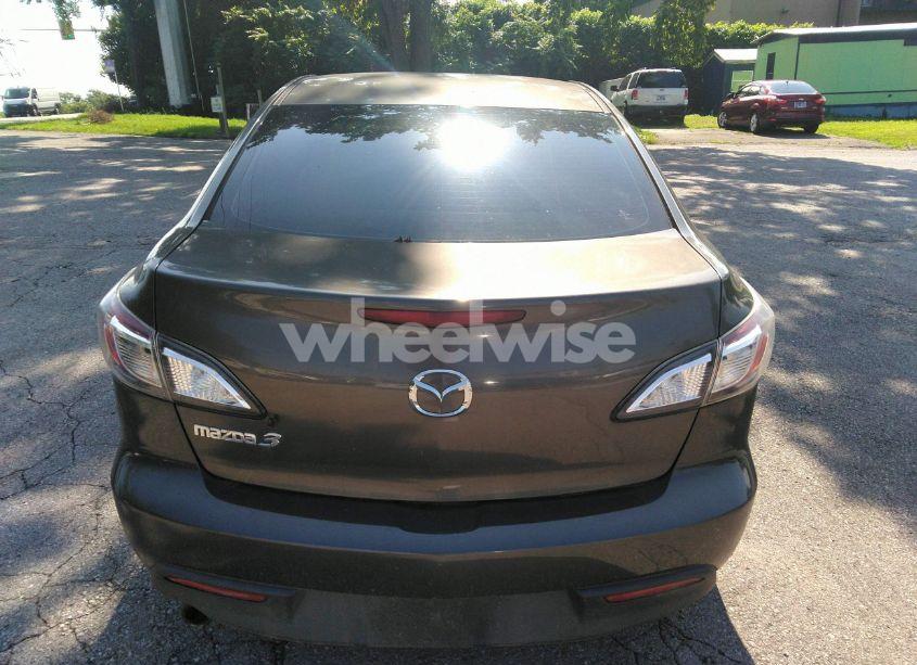 Photo 16 of 2010 Mazda Mazda3 I TOURING (VIN JM1BL1SG1A1237429)