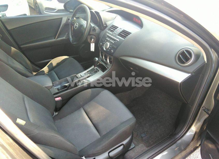 Photo 5 of 2010 Mazda Mazda3 I TOURING (VIN JM1BL1SG1A1237429)