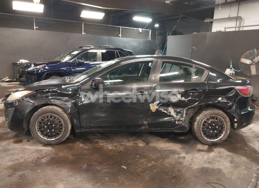 Photo 14 of 2010 Mazda Mazda3 I SPORT (VIN JM1BL1SG1A1285982)