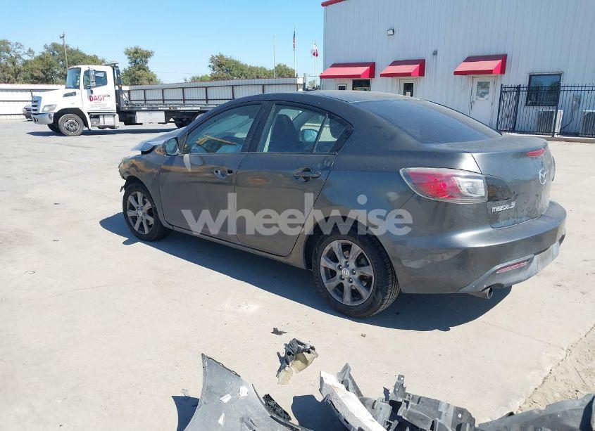Photo 3 of 2010 Mazda Mazda3 I TOURING (VIN JM1BL1SG1A1341421)